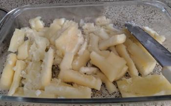 The cooked yuca (cassava).